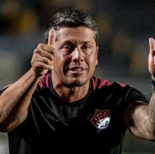 Após demissão, Thiago Carpini manda recado para torcida do Vitória: "Grande honra"