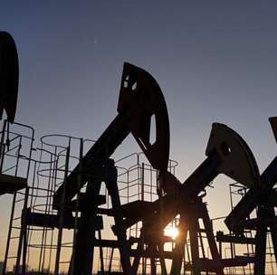 Petróleo cai após Trump fazer ameaças de impor sanções aos compradores de petróleo da Rússia