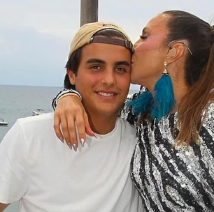 Com 1,85 m de altura e 15 anos, filho de Ivete Sangalo impressiona com músculos na academia