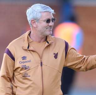 Athletico-PR 'avalia condições' com Santos e toma decisão
