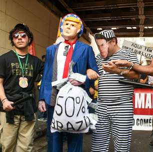 Com 'Bolsonaro' de presidiário, comerciantes da 25 de Março protestam contra investigação de Trump
