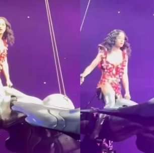 Que susto! Katy Perry passa por aperto durante show