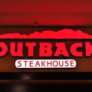 Garçom do Outback é demitido por injúria racial contra colega de profissão