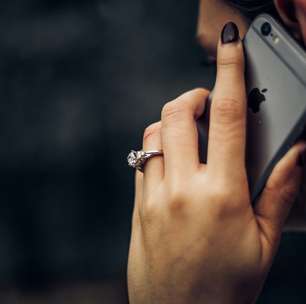 Brasileiros usam internet no celular mais para fazer ligações do que para mandar mensagens, diz IBGE