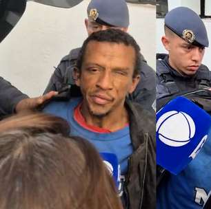 Suspeito de homicídio cospe no rosto de repórteres ao ser preso em São Paulo