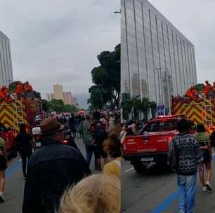 Corpo de Preta Gil é levado em cortejo pelas ruas do centro do Rio