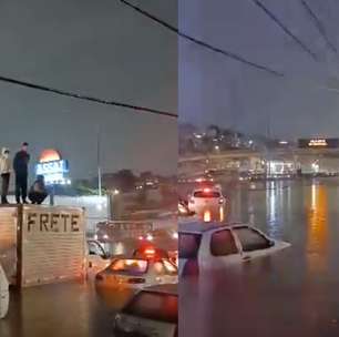Motoristas se abrigam em cima de caminhão após chuva alagar trecho da Dutra no RJ