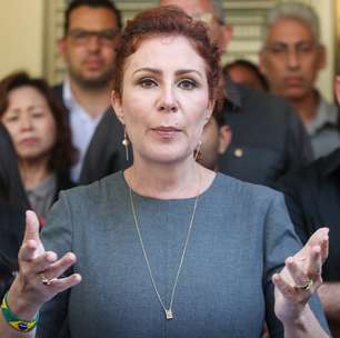 Carla Zambelli é presa na Itália após dois meses foragida; deputada foi condenada a 10 anos de prisão