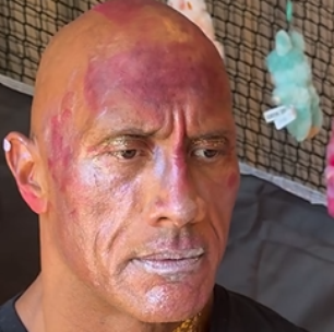 Filhas maquiam The Rock, que brinca com a careca: 'Muita tela para usar na diversão'; veja