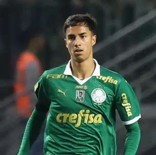 Ex-Palmeiras, Vitor Reis deixa o Manchester City e acerta com novo clube