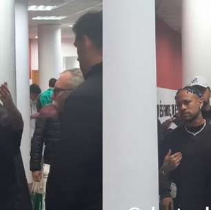 Neymar discute com jornalista após vitória do Santos em São Paulo