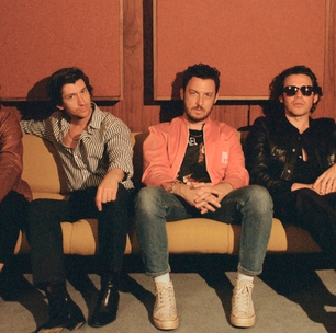 Arctic Monkeys se movimenta e fãs especulam novo álbum, o primeiro em três anos