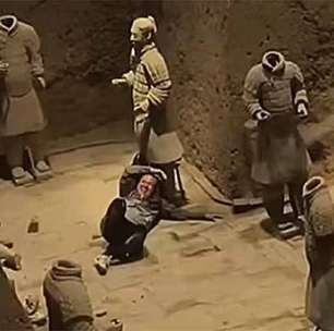 Turista danifica guerreiros de Terracota, monumento histórico da China