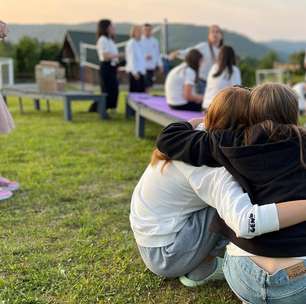 O encontro entre crianças ucranianas com familiares desaparecidos na guerra