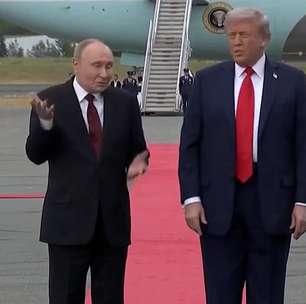 Putin é questionado por repórter quando vai 'parar de matar civis' em encontro com Trump