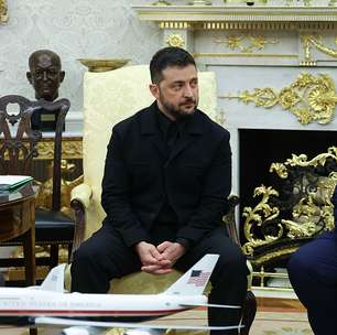 Zelensky usa terno em encontro na Casa Branca após críticas de Trump