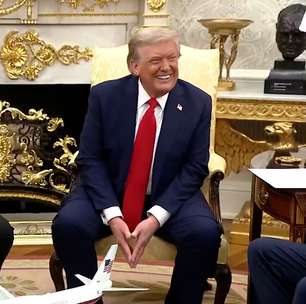 Trump elogia terno de Zelensky após criticar roupa do ucraniano em última reunião