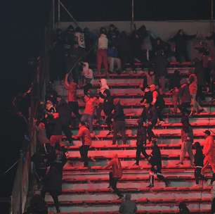 Opinião: Independiente e Universidad de Chile devem ser punidos, mas a Conmebol também precisa ser responsabilizada pela confusão entre torcidas