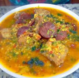 Canjiquinha com carne de porco bem temperada e sabor de comida da roça