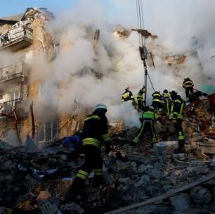 Ataque em massa com drones e mísseis russos mata 15 e fere pelo menos 48 em Kiev