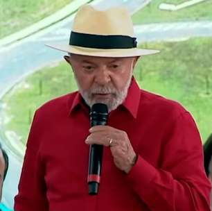 'Está enrolado na bandeira dos Estados Unidos e denunciando o Brasil', diz Lula sobre Eduardo Bolsonaro