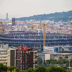 Barcelona começa temporada 'sem casa' e em busca de soluções
