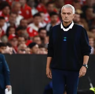 Demitido do Fenerbahçe, José Mourinho vai embolsar fortuna pela rescisão; saiba valor