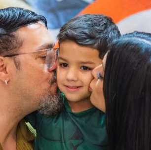 Belo surge em rara aparição ao lado da namorada e do enteado; veja