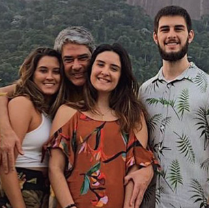 Nenhum deles é jornalista: quem são e o que fazem os três filhos citados por William Bonner ao revelar saída do 'JN'