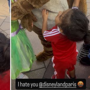 Raphinha denuncia discriminação após filho ser ignorado por personagem na Disney Paris