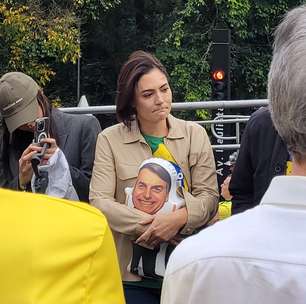 Michelle compartilha carta de amor de Bolsonaro: '100% fiel'