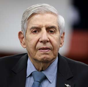 Augusto Heleno começa a cumprir prisão domiciliar após decisão de Moraes