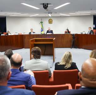 Após voto de 14 horas de Fux, Cármen Lúcia diz que vai fazer resumo de suas 396 páginas