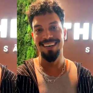 Ex-BBB Vinicius diz que recebe mais cantadas após assumir bissexualidade: 'Levo na graça'