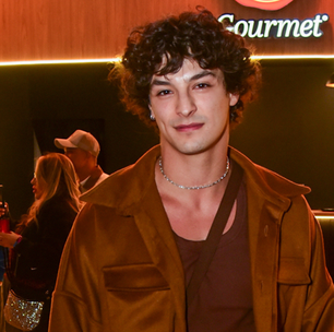 Pedro Waddington, o Tiago de Vale Tudo, diz que recebe mensagens picantes nas redes: 'Mandam muito'