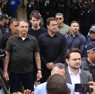 Bolsonaro deixa prisão domiciliar pela 1ª vez para realizar procedimento médico em hospital no DF