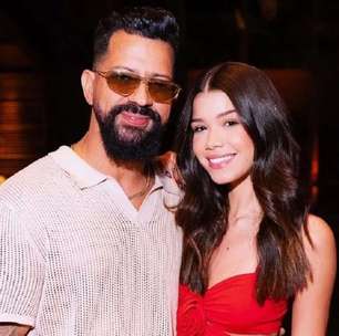 Dennis DJ se declara para a filha, Tília, durante o The Town
