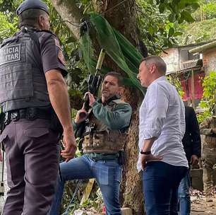 PMs são denunciados por tentar matar motoboy tomando banho em Santos (SP)