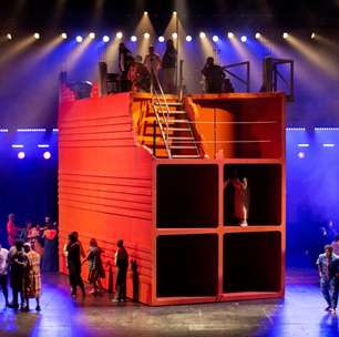 Conhecido pelas miniaturas, artista Quebradinha faz obra gigante para ópera em SP