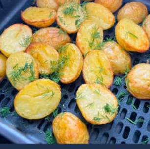 Batata na Airfryer - crocante e dourada, perfeita