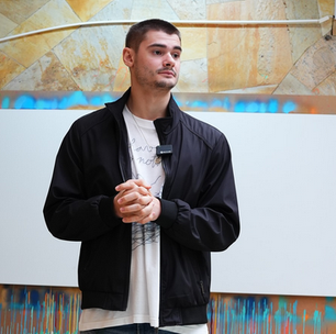 Filho de Fábio Assunção se reinventa após frustração com carreira de ator e comemora sucesso de produtora