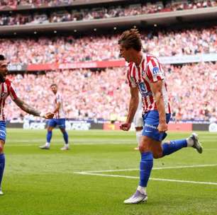 Atlético de Madrid goleia e tira 100% do Real em jogo de duas viradas
