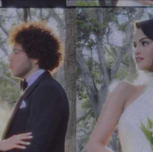 Selena Gomez casou com Benny Blanco! Descalça e com vestido drapeado de gola alta, cantora opta por cerimônia secreta e inusitada; fotos são um encanto!