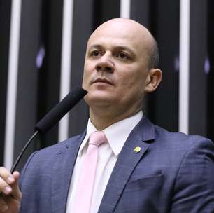 Quem é o deputado que usou valor do iPhone para pedir isenção maior do IR
