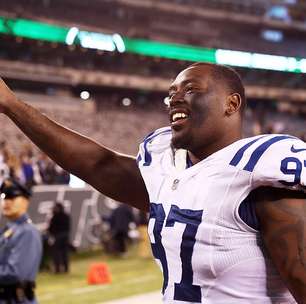 Campeão do Super Bowl, irmão de Jon Jones morre aos 39 anos