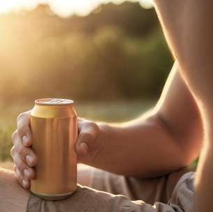 Cerveja em lata tem menor risco de presença de metanol? Especialista responde