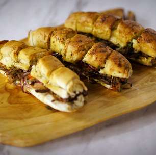 Tastemade apresenta: Pão de Alho com Carne Louca