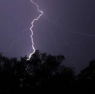 Frente fria traz risco de tempestades severas, ventos acima de 100 km/h e granizo no Rio Grande do Sul