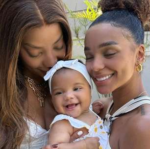 Ludmilla e Brunna Gonçalves mostram rosto da filha, Zuri, aos 5 meses e detalhe em aparência da bebê encanta a web. Fotos!