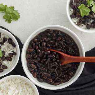 Por que você deve comer feijão todo dia? Especialista responde